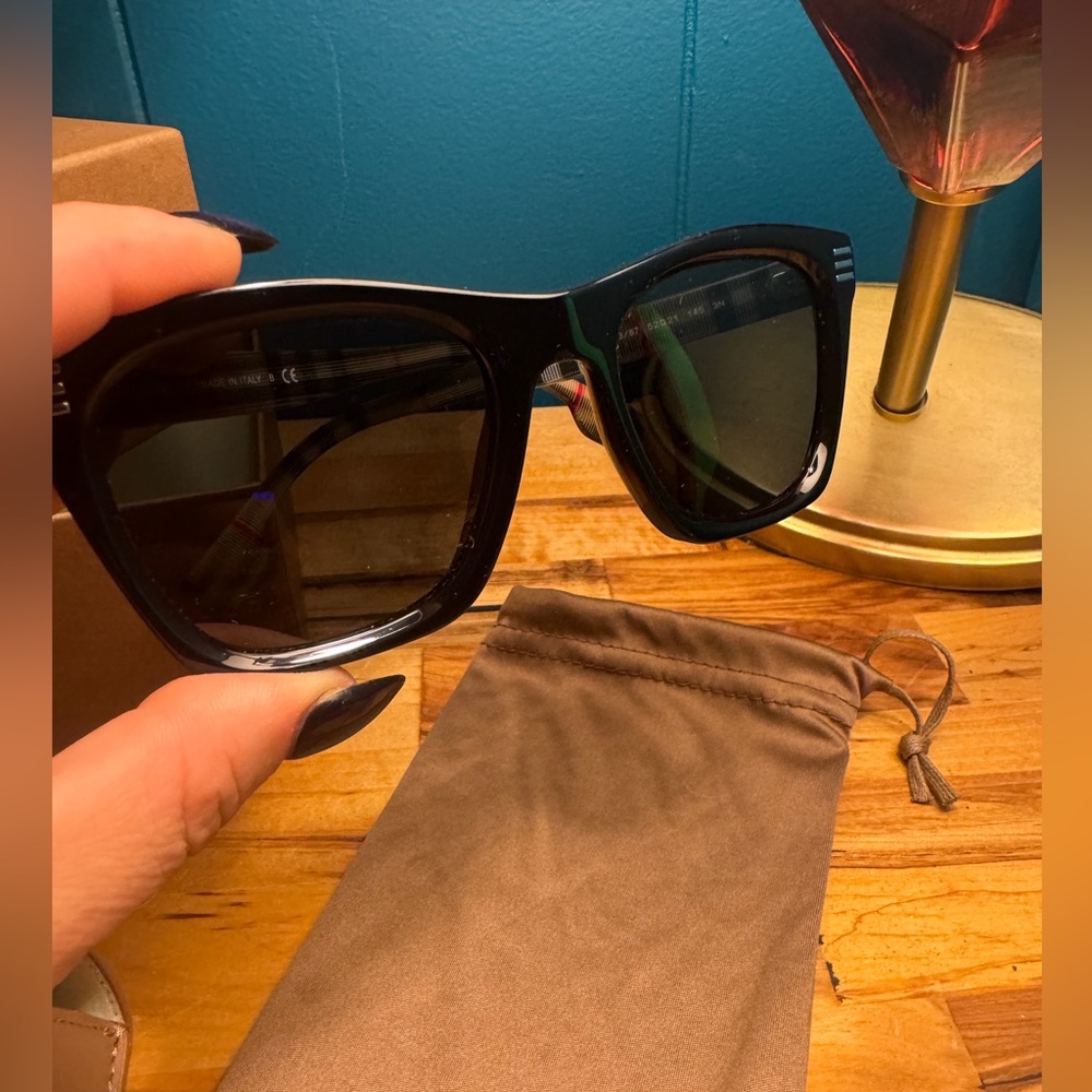 LIKE NEW Burberry Cooper Sunglasses w, case, dust bag, & box - Picture 2 of 11